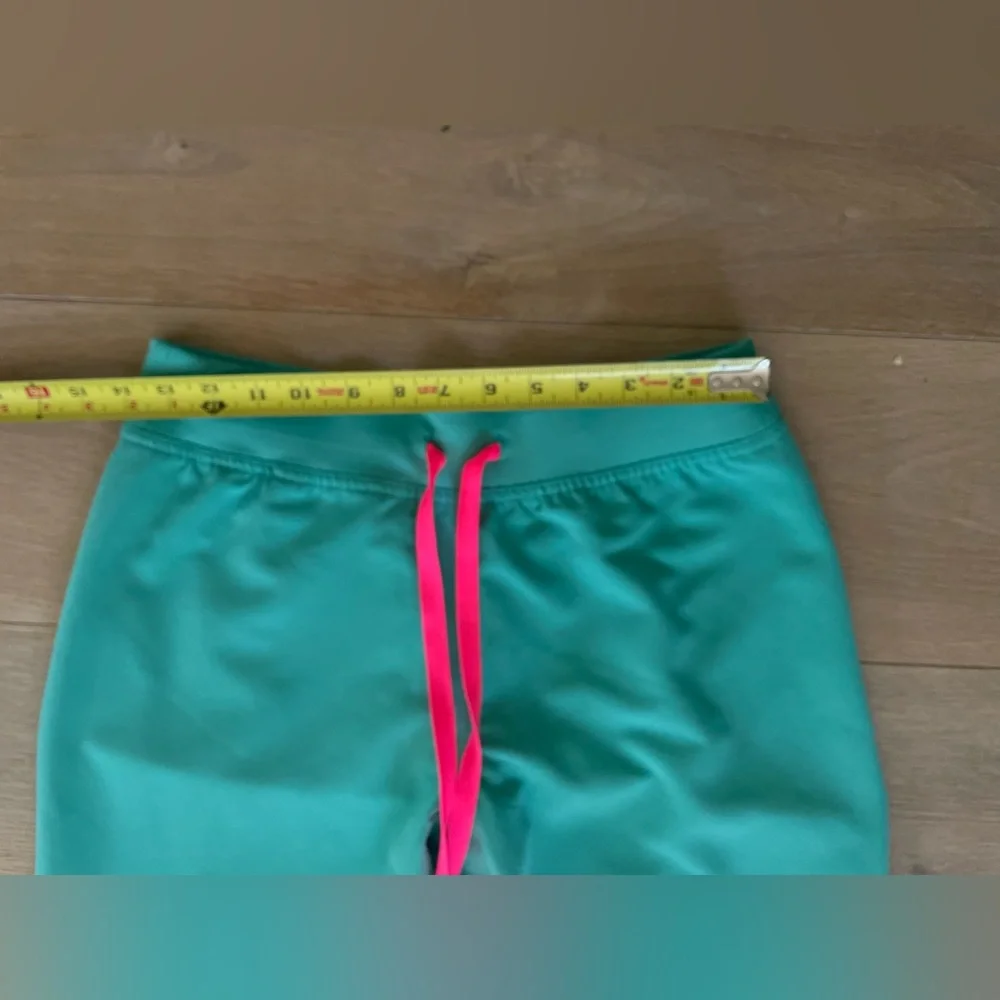 Figs Livingston scrub bottoms in surgical green - size small tall - Picture 4 of 7